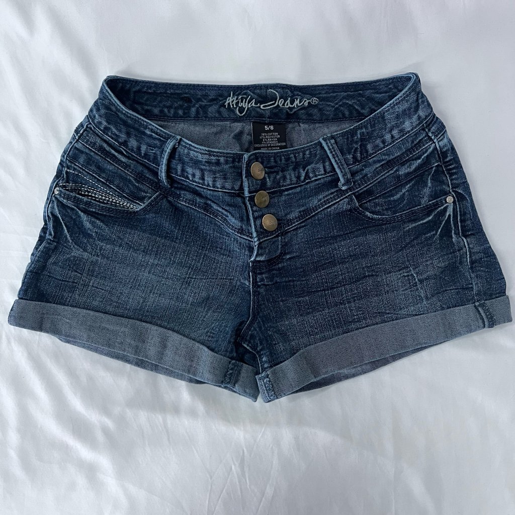 Ariya Jeans Junior's Cut Off Shorts Size 5/6 With 3 Button Fly With Cuffed Hem